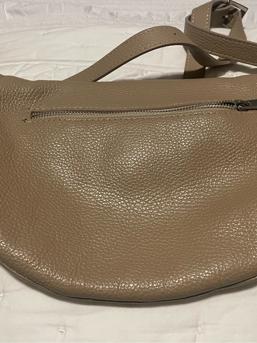 Elegant Tan Crossbody Bag - Picture 7 of 7